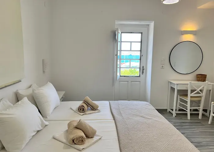 Daphne Naousa (Paros)